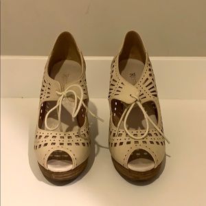 Restricted Women’s Wedges, size 7